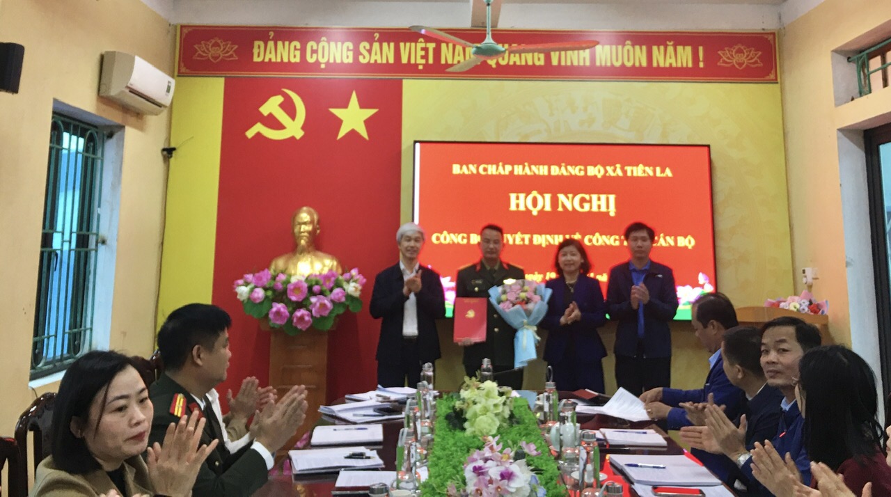 Ban Thường vụ Đảng uỷ xã tổ chức hội nghị về công tác cán bộ