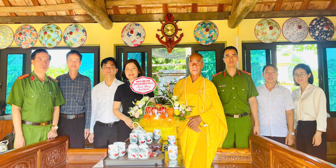 Đảng ủy, Hội đồng Nhân dân, Uỷ ban Nhân dân, Uỷ ban MTTQ Việt Nam xã Tiên La tổ chức thăm, chúc mừng Đại lễ Phật đản và An cư kết hạ Phật lịch 2570- Dương lịch 2026.