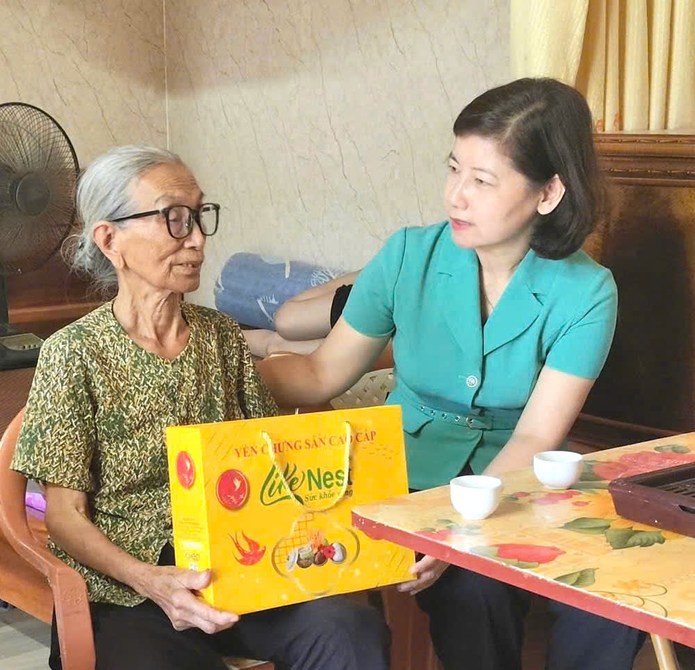 XÃ TIÊN LA TỔ CHỨC THĂM, TẶNG QUÀ NGƯỜI CAO TUỔI CÓ HOÀN CẢNH KHÓ KHĂN NHÂN NGÀY QUỐC TẾ NGƯỜI CAO TUỔI 1/10/2026