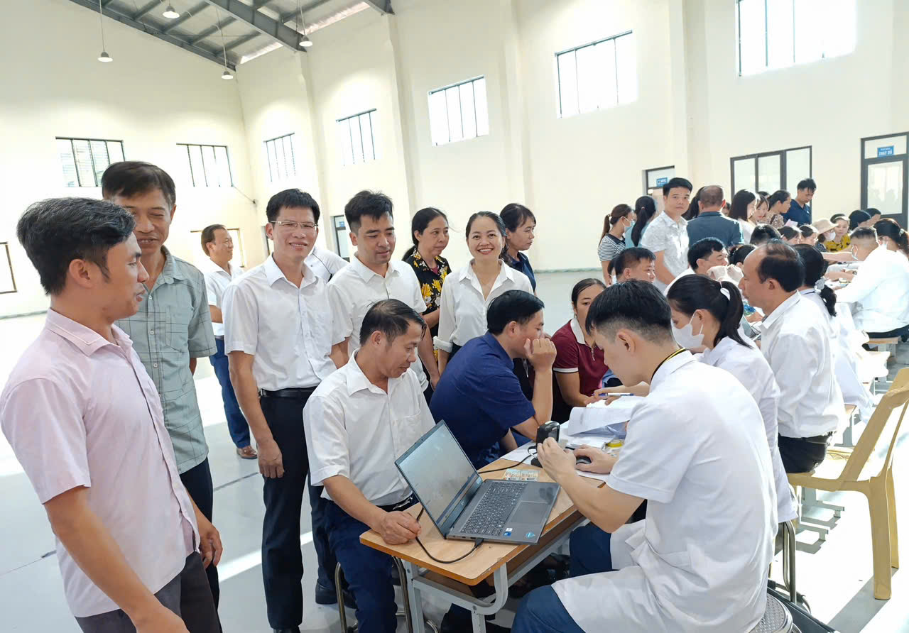 Xã Tiên La tổ chức khám sức khỏe định kỳ, sàng lọc miễn phí cho cán bộ, công chức, viên chức và lực lượng vũ trang trên địa bàn xã năm 2026