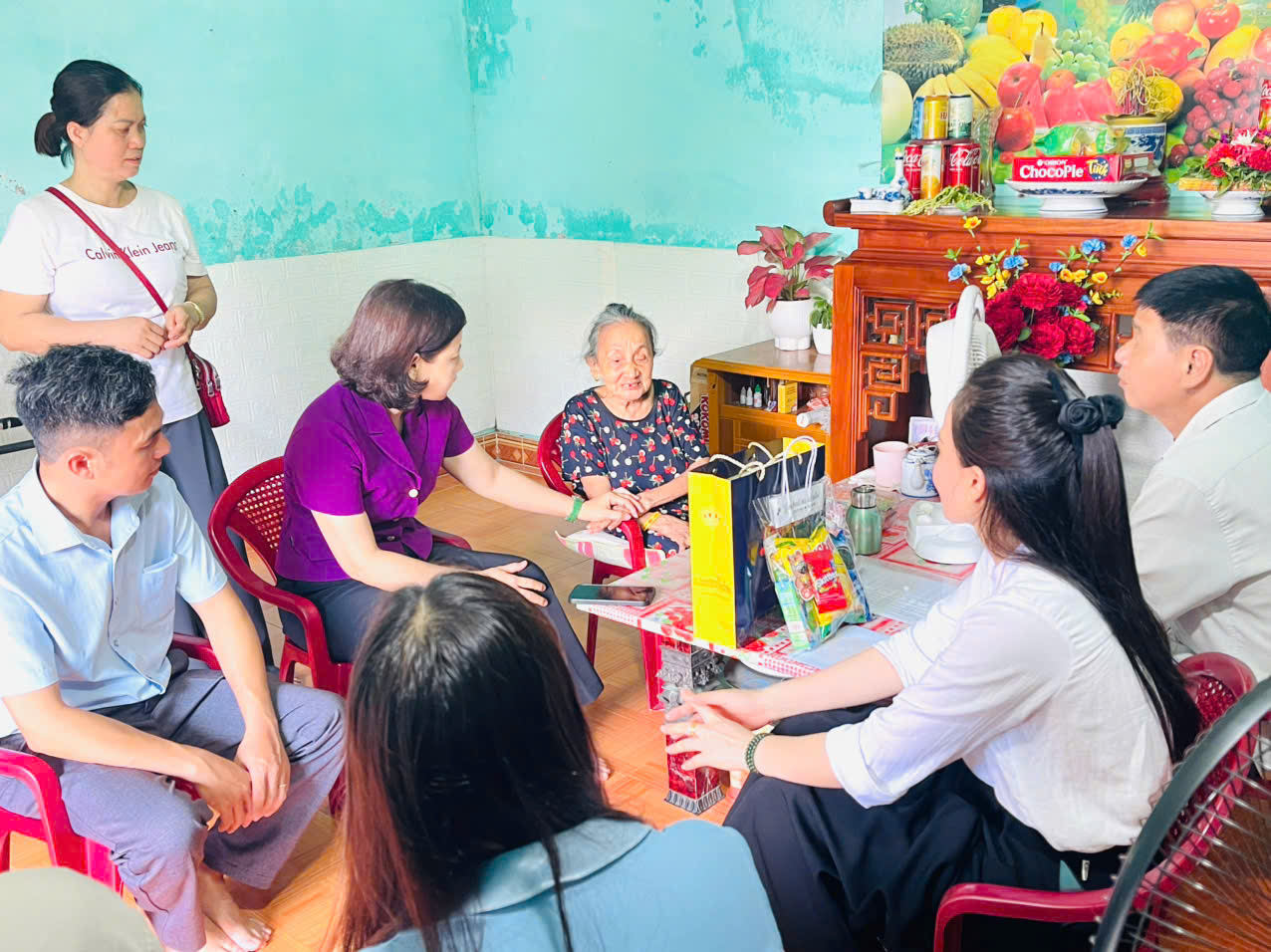 Đảng ủy- HĐND- UBND- Uỷ ban MTTQ Việt Nam xã Tiên La thăm hỏi, động viên trẻ em có hoàn cảnh đặc biệt khó khăn nhân dịp Quốc tế Thiếu nhi 1/6.