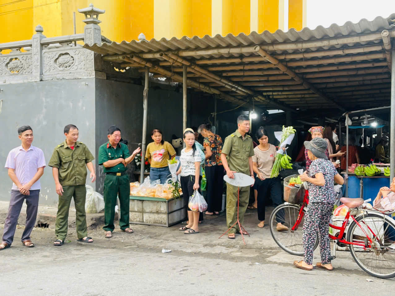 XÃ TIÊN LA TĂNG CƯỜNG TUẦN TRA, KIỂM SOÁT, BẢO ĐẢM TRẬT TỰ AN TOÀN GIAO THÔNG, TRẬT TỰ CÔNG CỘNG TRÊN ĐỊA BÀN