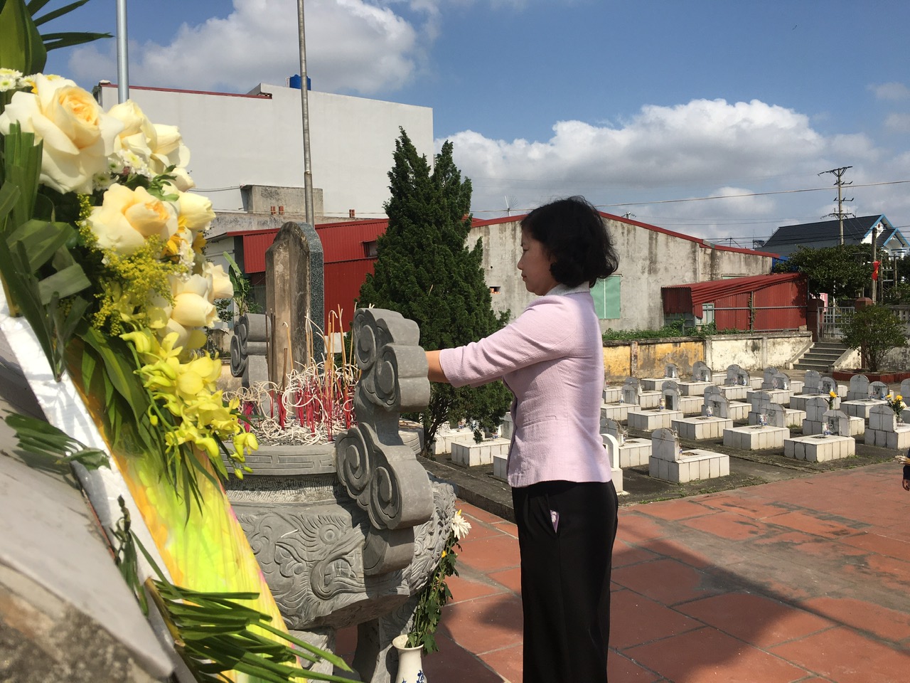 Đoàn đại biểu Đảng ủy – HĐND – UBND – Ủy ban MTTQ xã Tiên La dâng hương viếng Nghĩa trang Liệt sỹ Đồng Ba, Nghĩa trang Lịch sử thôn Nham Lang, Nhà bia liệt sỹ thôn Trác Dương