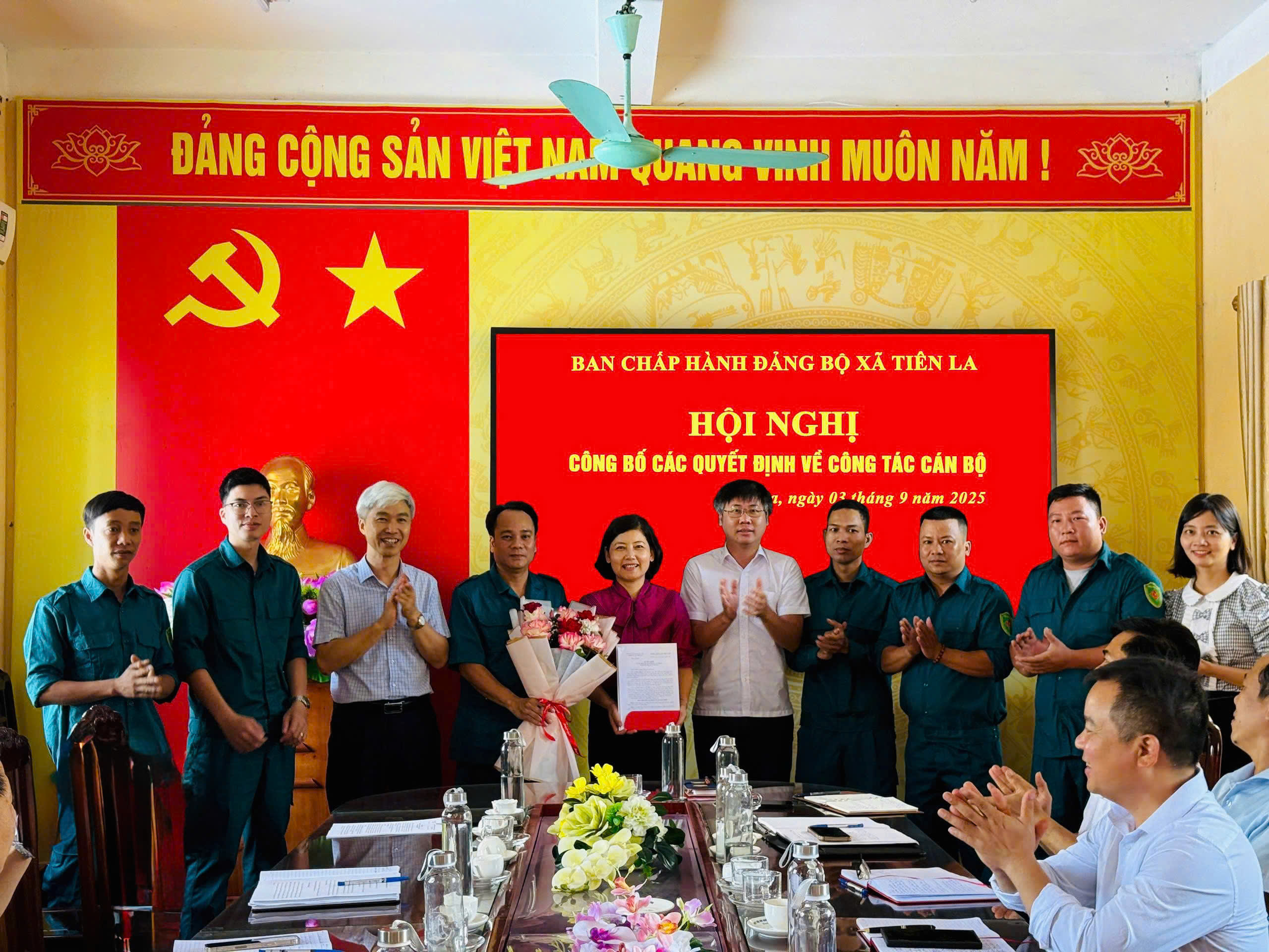 Đảng ủy xã Tiên La tổ chức hội nghị  Công bố quyết định của Ban Thường vụ Đảng uỷ về việc thành lập chi bộ quân sự xã Tiên La trực thuộc Đảng uỷ xã Tiên La