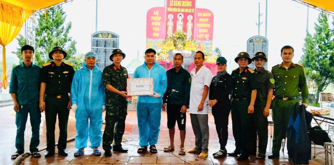 LÃNH ĐẠO XÃ TIÊN LA KIỂM TRA, ĐỘNG VIÊN LỰC LƯỢNG LẤY MẪU HÀI CỐT LIỆT SĨ TẠI NGHĨA TRANG LIỆT SĨ TIÊN LA