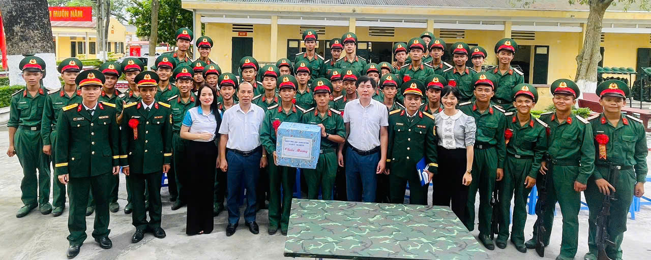 Đảng ủy, HĐND, UBND, Uỷ ban MTTQ Việt Nam xã Tiên La dự Lễ tuyên thệ chiến sỹ mới năm 2026 tại Trung đoàn 2, Sư đoàn 395, Thành phố Hải Phòng.