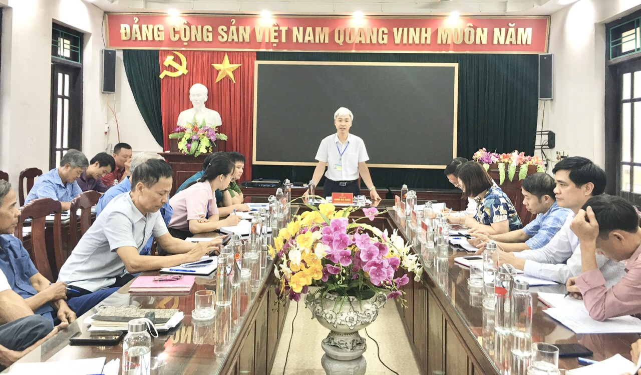 UBND xã giao ban trưởng các thôn làng, Giám đốc HTX dịch vụ nông nghiệp, trưởng các phòng, công an quân sự triển khải nhiệm vụ tháng 9