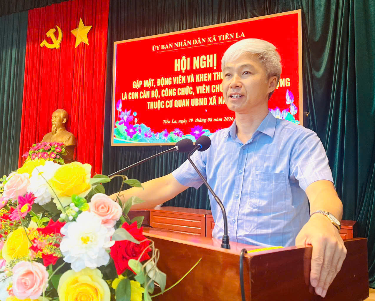 UBND XÃ TIÊN LA TỔ CHỨC GẶP MẶT, ĐỘNG VIÊN VÀ KHEN THƯỞNG HỌC SINH LÀ CON CÁN BỘ, CÔNG CHỨC, VIÊN CHỨC, NGƯỜI LAO ĐỘNG.