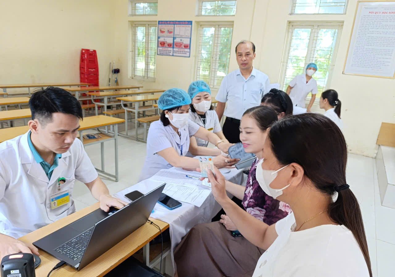 Xã Tiên La tổ chức khám sức khỏe định kỳ cho đội ngũ cán bộ, giáo viên, nhân viên các trường học trên địa bàn xã.
