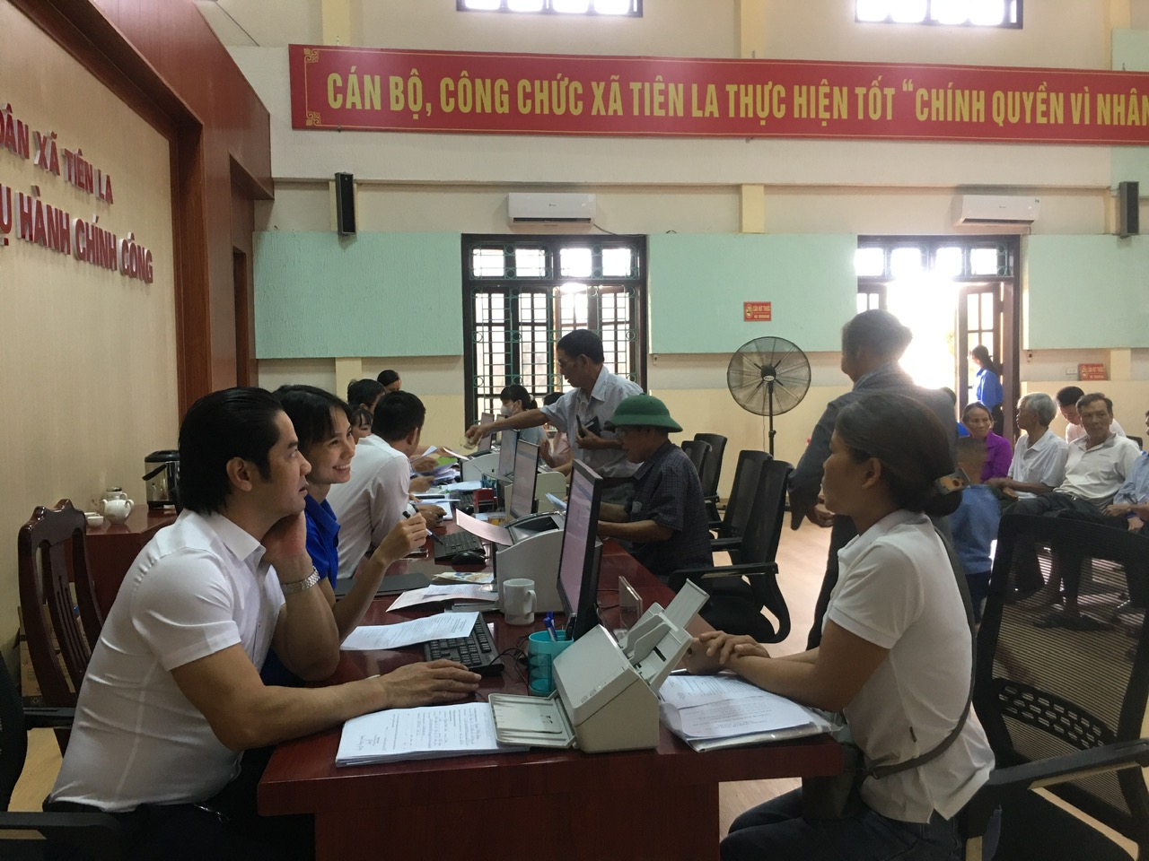 Trung tâm hành chính công xã Tiên La từng bước “Chuyên nghiệp, công tâm, tận tình, chính xác, đúng hẹn”