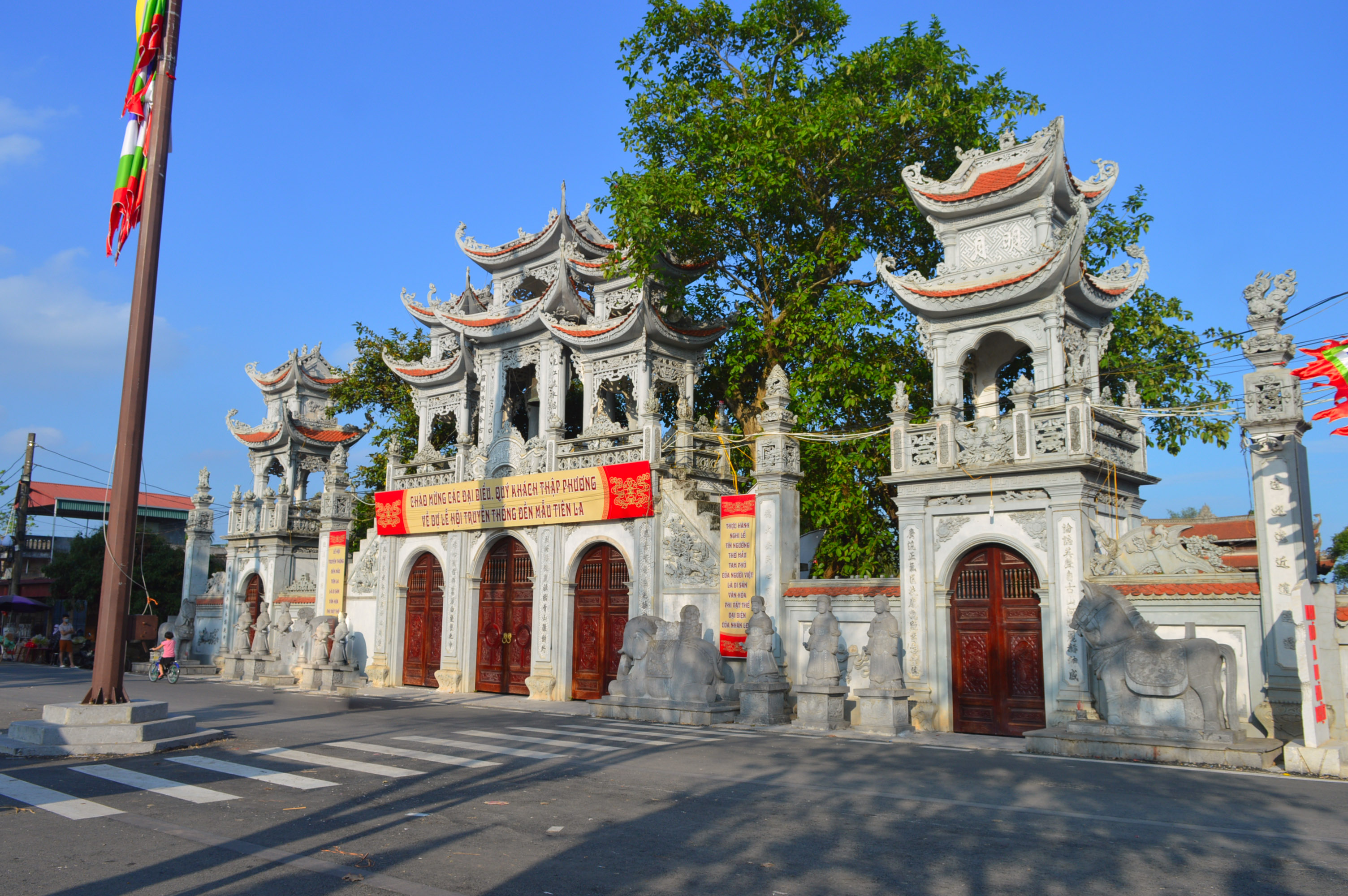 Tháng ba giỗ Mẫu Tiên La