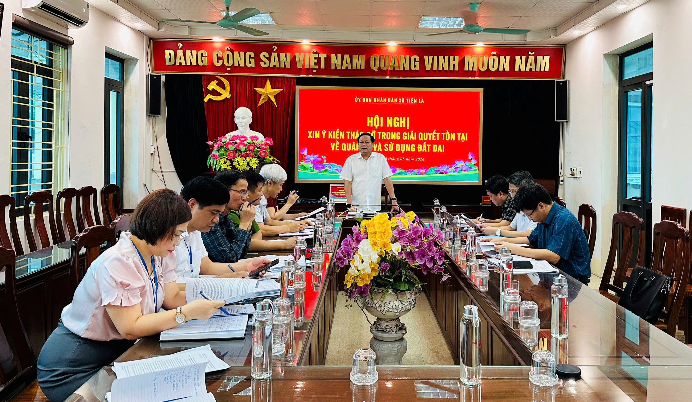Hội nghị xin ý kiến tháo gỡ trong giải quyết tồn tại về quản lý và sử dụng đất đai trên địa bàn xã Tiên La