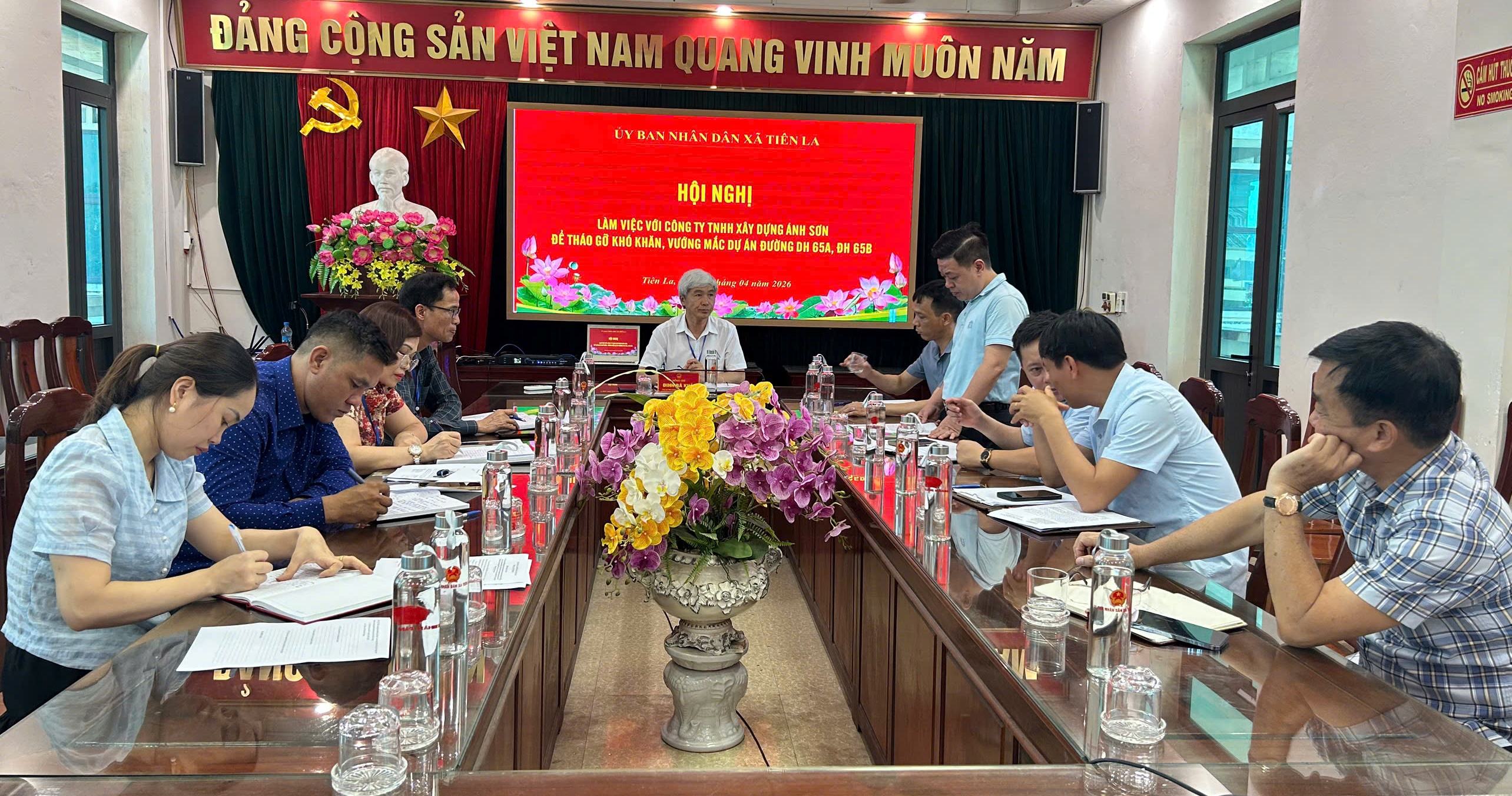 UBND xã Tiên La làm việc với Công ty TNHH xây dựng Ánh Sơn để tháo gỡ khó khăn, vướng mắc dự án đường ĐH65A và ĐH65B