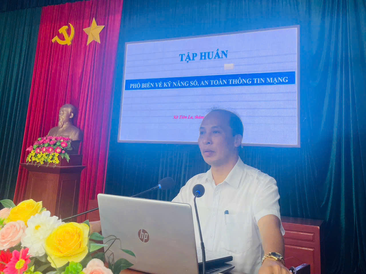 UBND xã Tiên La tổ chức Tập huấn phổ biến về kỹ năng số, an toàn thông tin mạng cho đội ngũ cán bộ, công chức, viên chức trên địa bàn xã.
