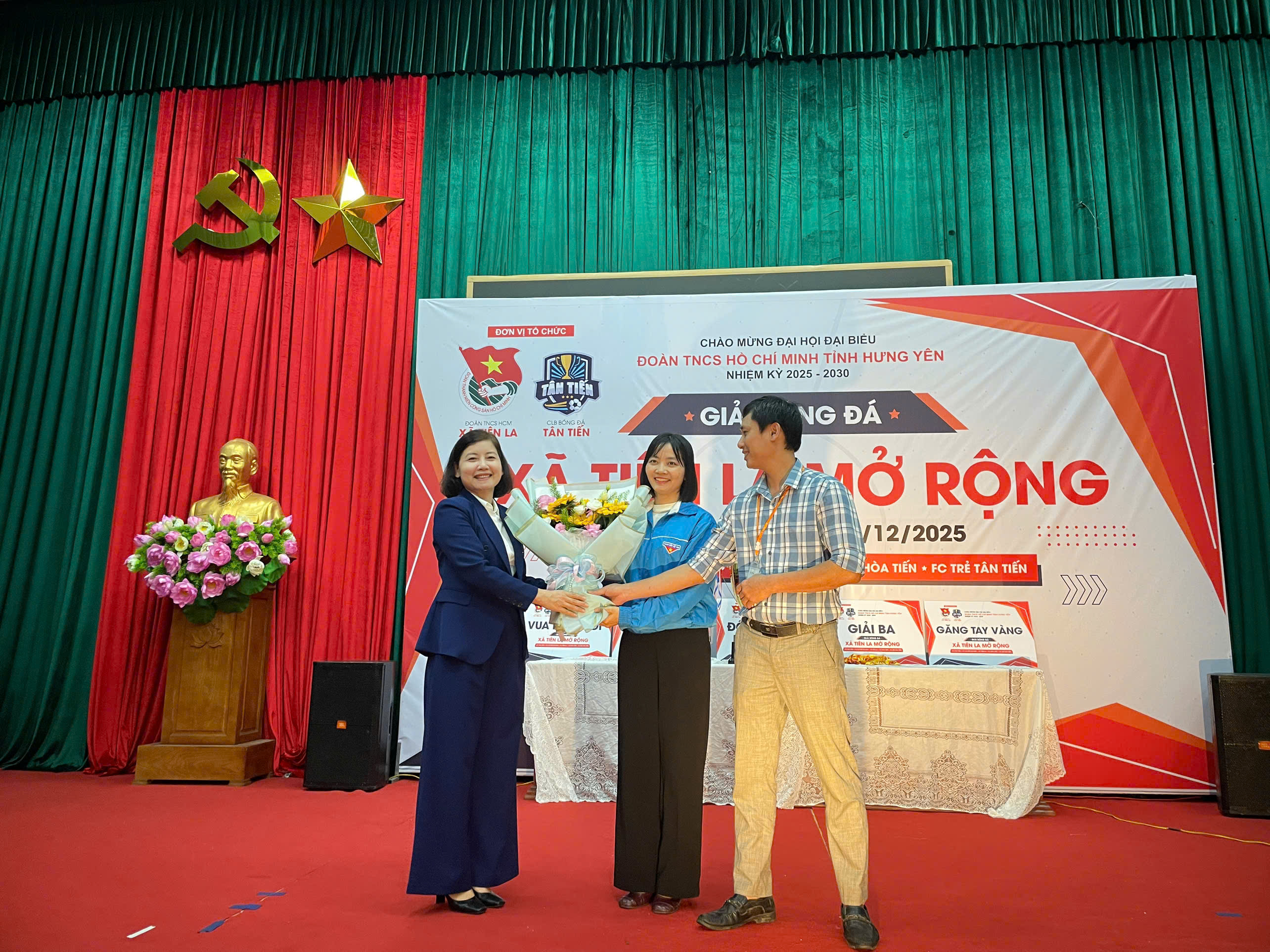 Đoàn thanh niên cộng sản Hồ Chí Minh xã Tiên La tổ chức khai mạc giải bóng đá xã Tiên La mở rộng