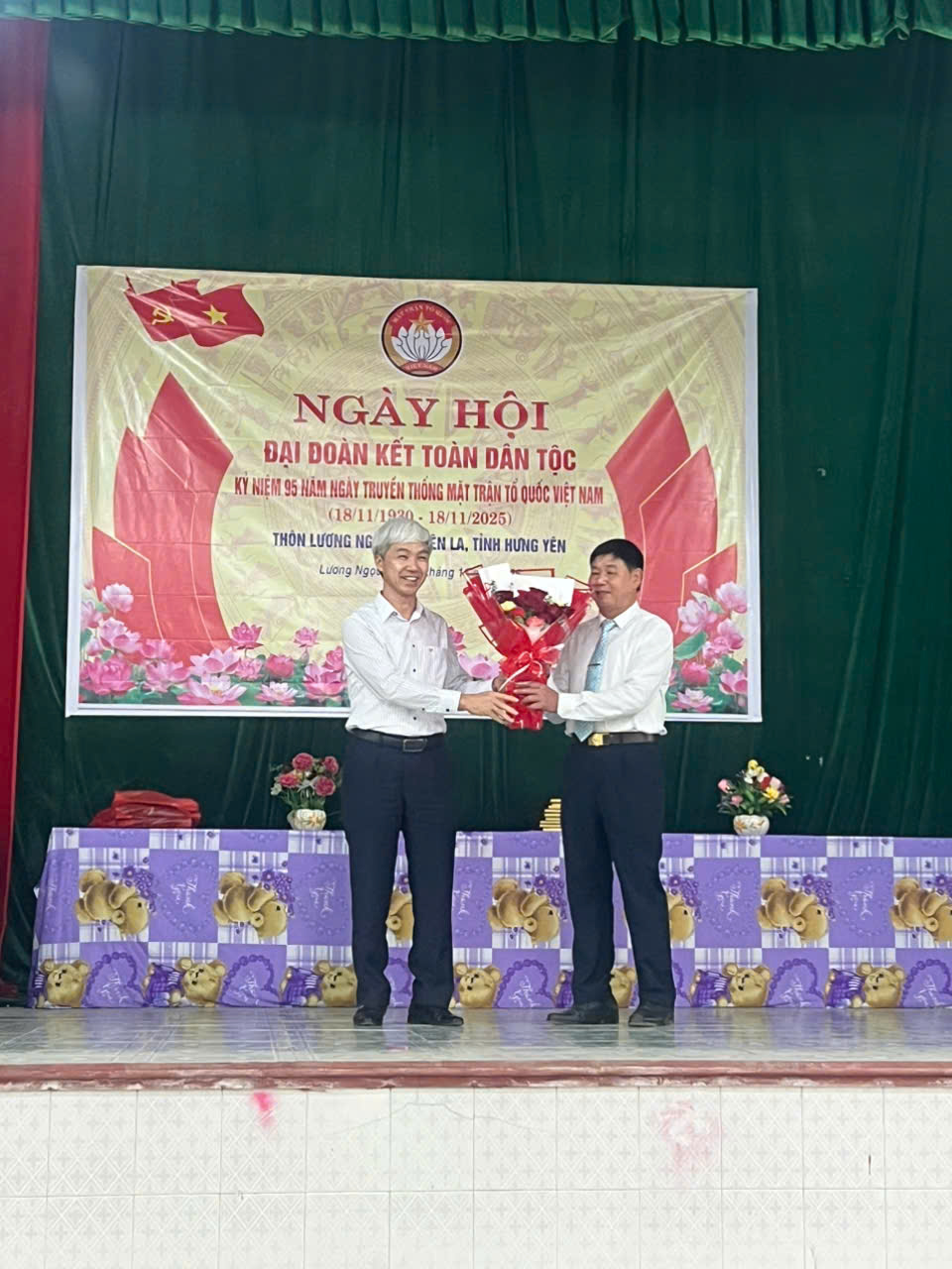 Các thôn làng tổ chức ngày hội đại đoàn kết toàn dân tộc
