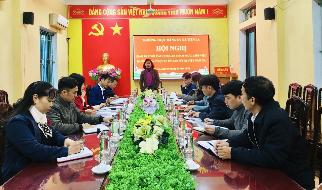 Thường trực Đảng uỷ xã Tiên La tổ chức họp giao ban với các cơ quan tham mưu, giúp việc Đảng uỷ và cơ quan Uỷ ban Mặt trận Tổ quốc Việt Nam xã