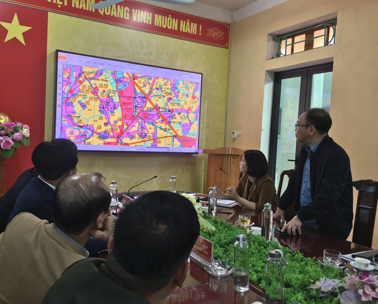 Ban Thường vụ Đảng ủy họp nghe báo cáo quy hoạch cụm công nghiệp Hùng Dũng