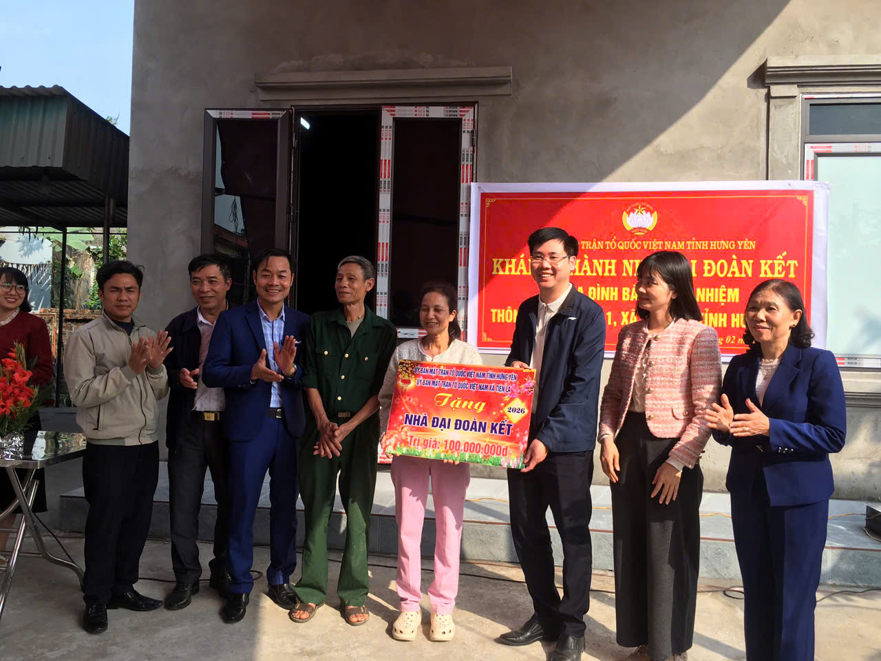 Khánh thành “Nhà Đại đoàn kết” cho hộ nghèo tại thôn Chấp Trung 1