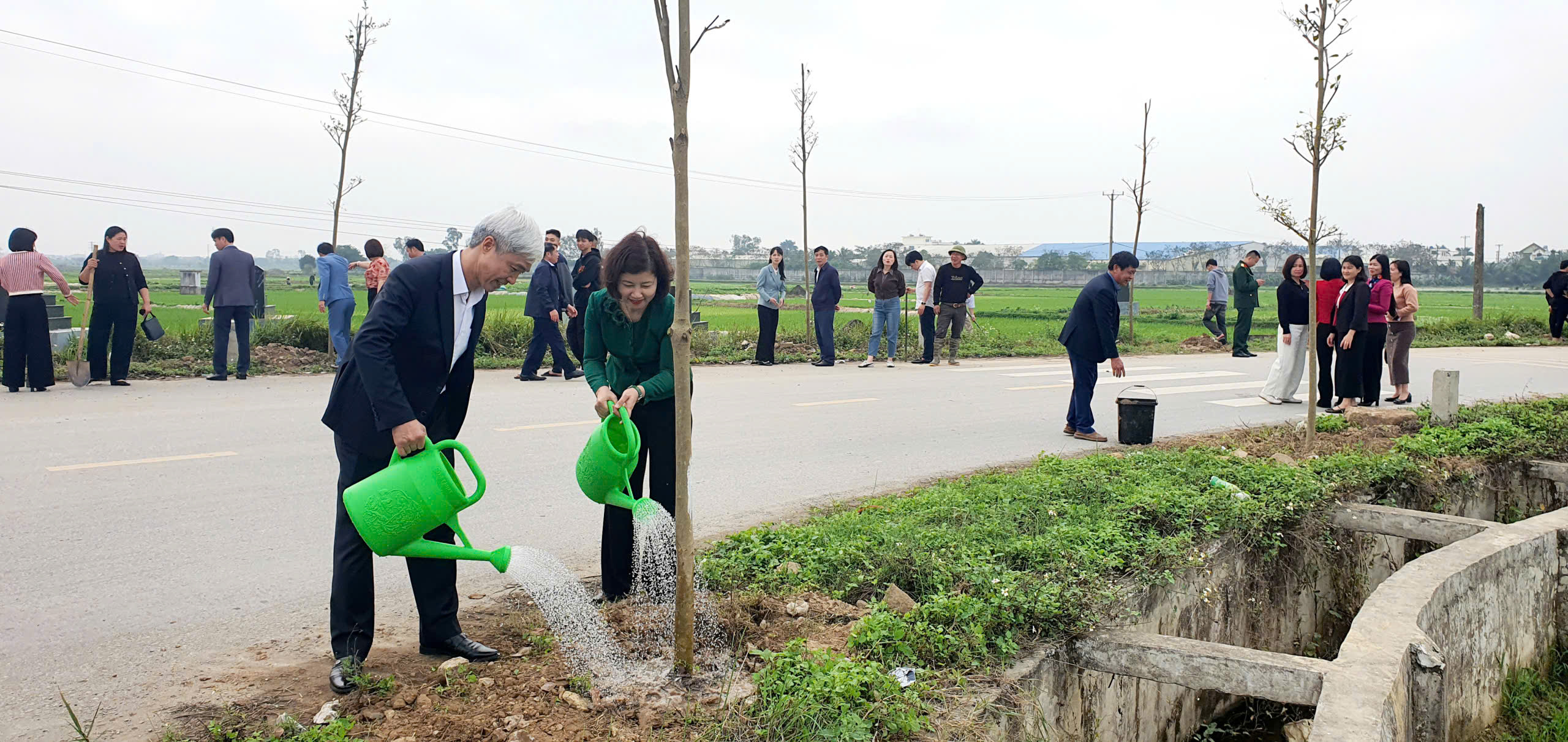 Đảng ủy - HĐND - UBND - Ủy ban MTTQ Việt Nam xã Tiên La tổ chức Lễ phát động Tết trồng cây “Đời đời nhớ ơn Bác Hồ”