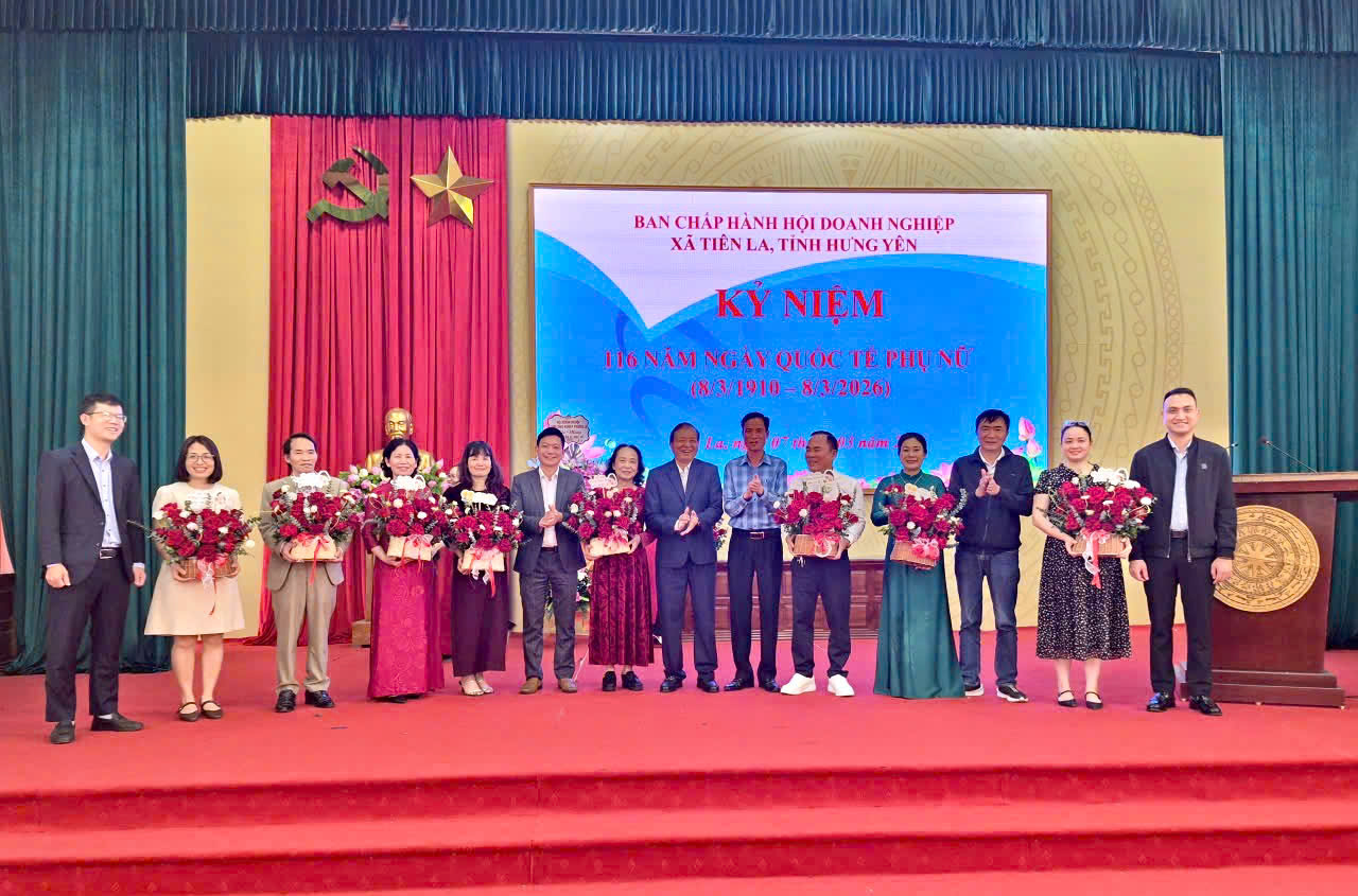 Hội doanh nghiệp xã đã tổ chức cuộc gặp mặt các nữ BCH hội doanh nhân và thân nhân của các chủ doanh nghiệp, công ty trên địa bàn