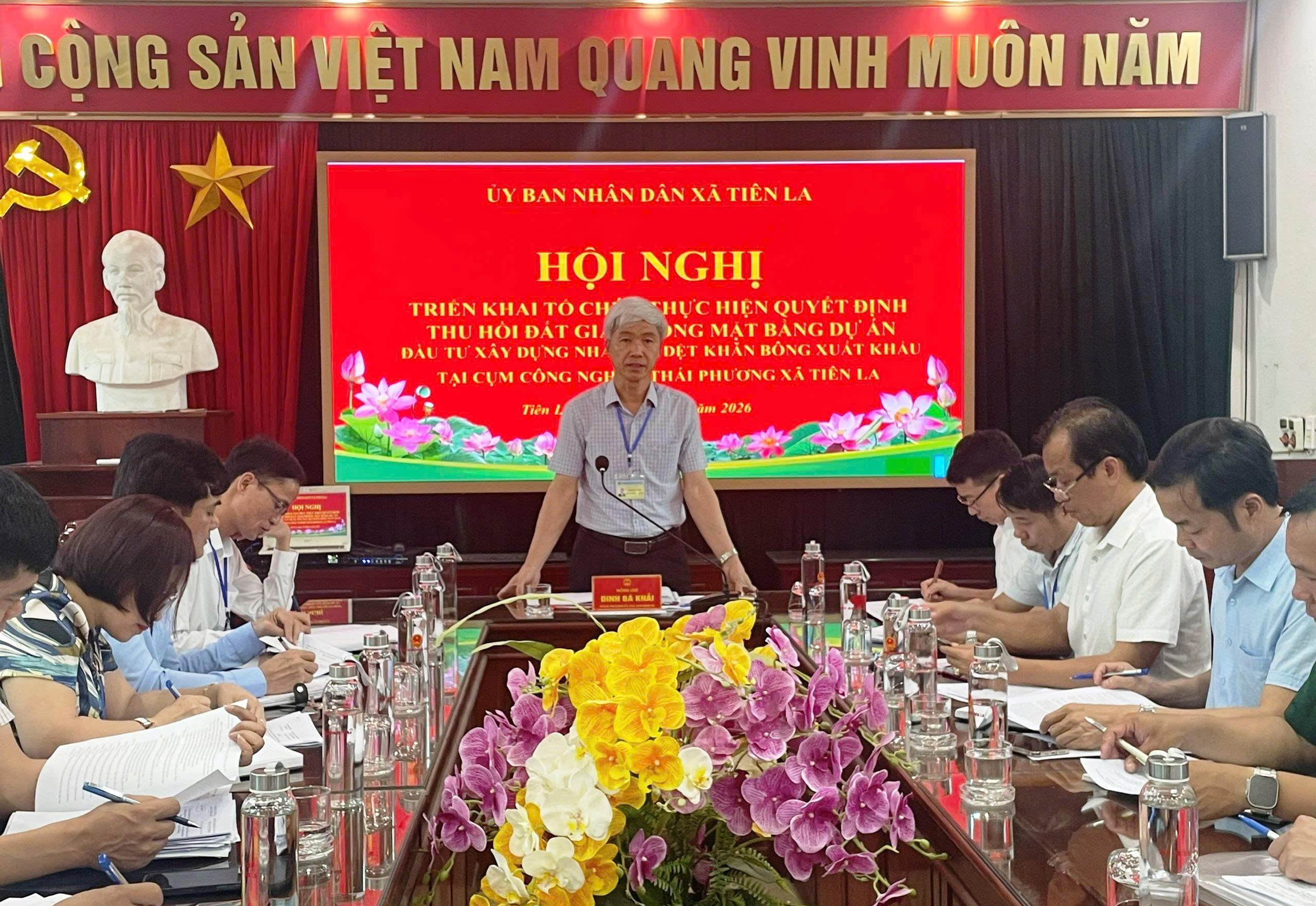 UBND xã Tiên La tổ chức hội nghị triển khai thực hiện quyết định thu hồi đất giải phóng mặt bằng dự án đầu tư xây dựng nhà máy dệt khăn bông xuất khẩu tại cụm công nghiệp Thái Phương xã Tiên La